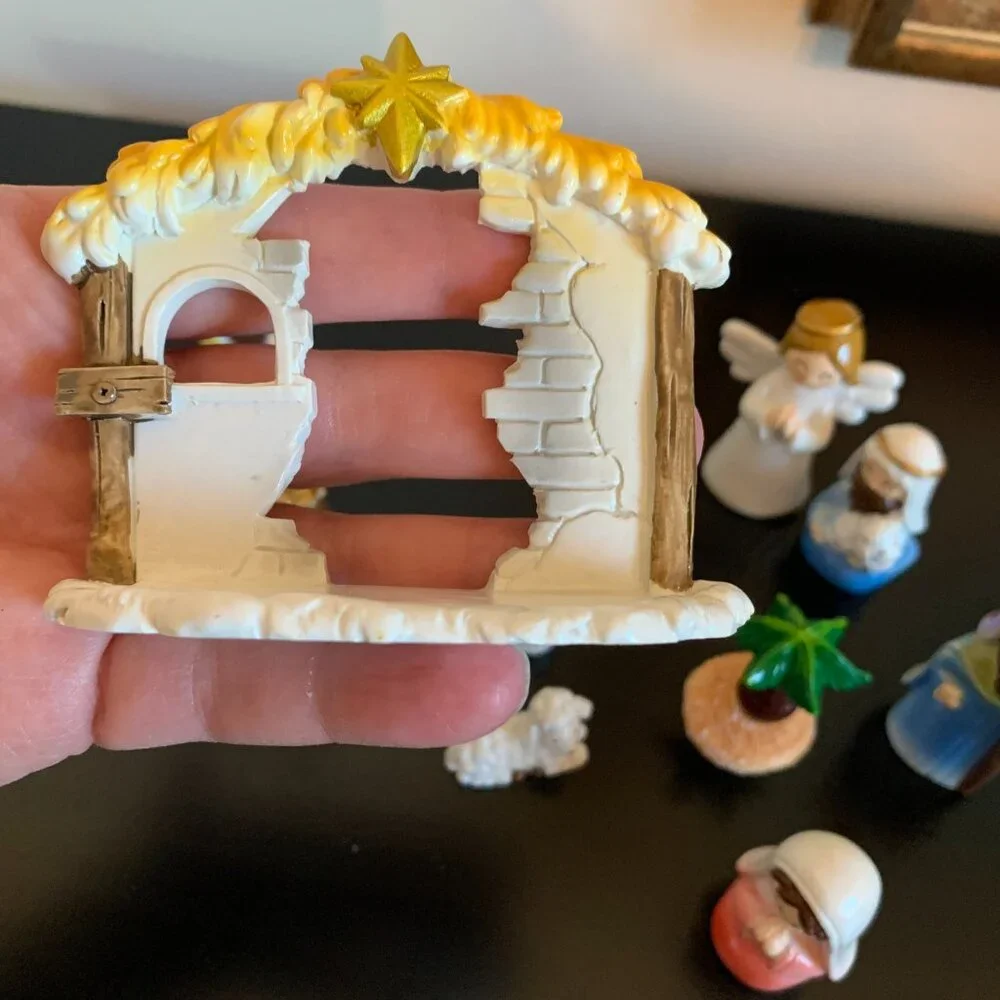 Child's Miniature Nativity Set Made of Resin ADORABLE! 11 Pieces